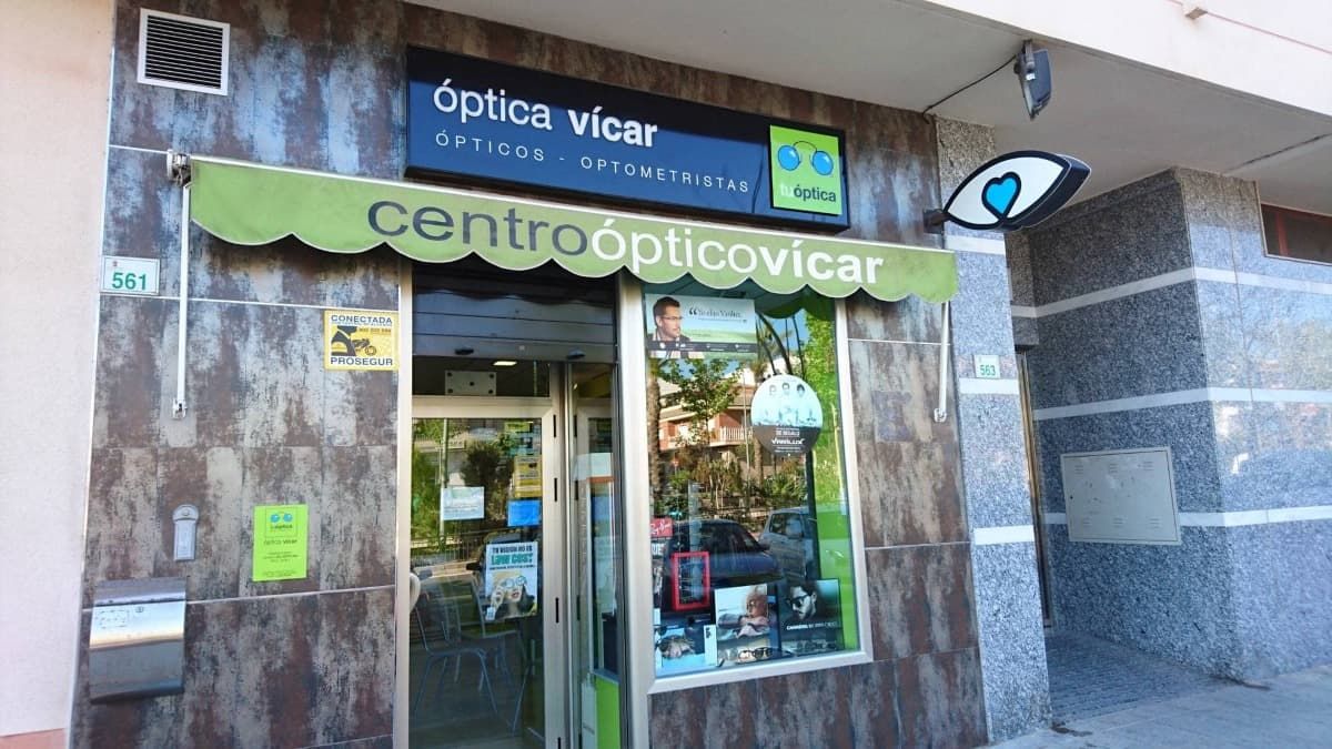 Óptica Sócrates Vícar fachada contenido